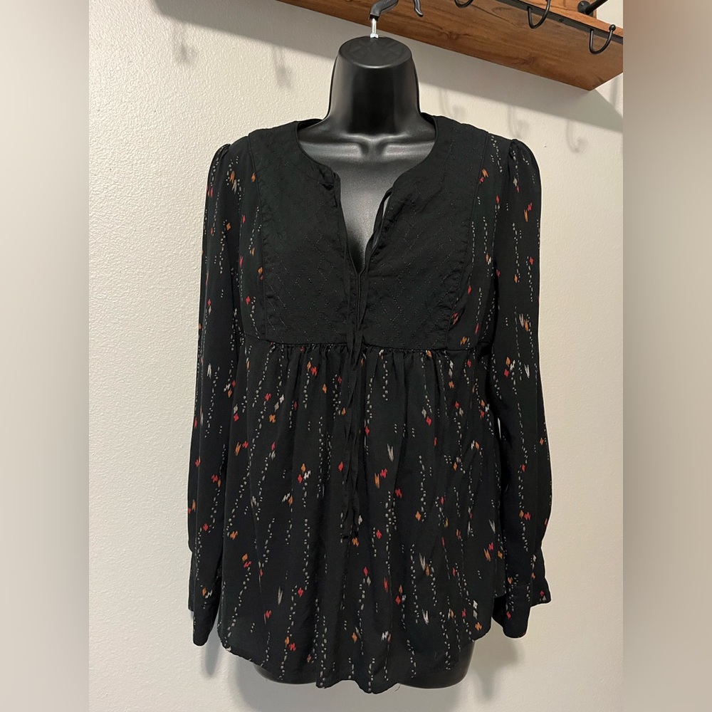 Forever 21 Contemporary women’s blouse, black w red & orange pattern, M size